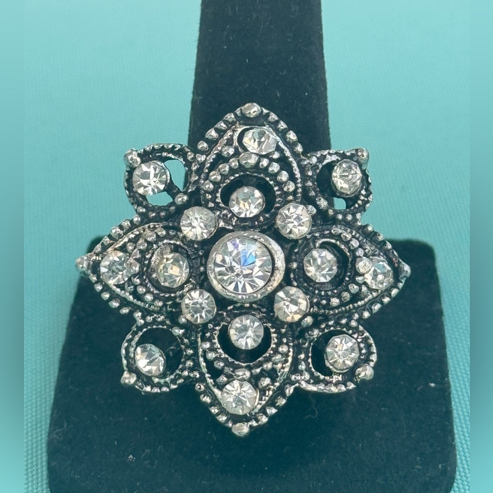 SZ 8 Silver Tone Designer Sample Ring